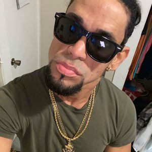 Meet your Posher, Holid